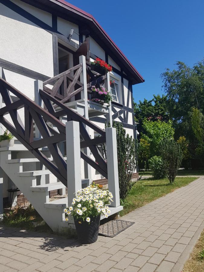 Nadmorskie Apartamenty ウストカ エクステリア 写真